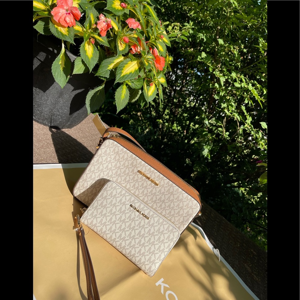 Michael Kors BUNDLE - Crossbody & Phone Wallet